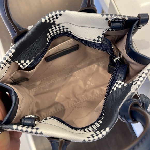 Michael Kors Mirella Extra-Small Logo Crossbody XBODY Shopper Bag
Navy 
NWT - Picture 12 of 16